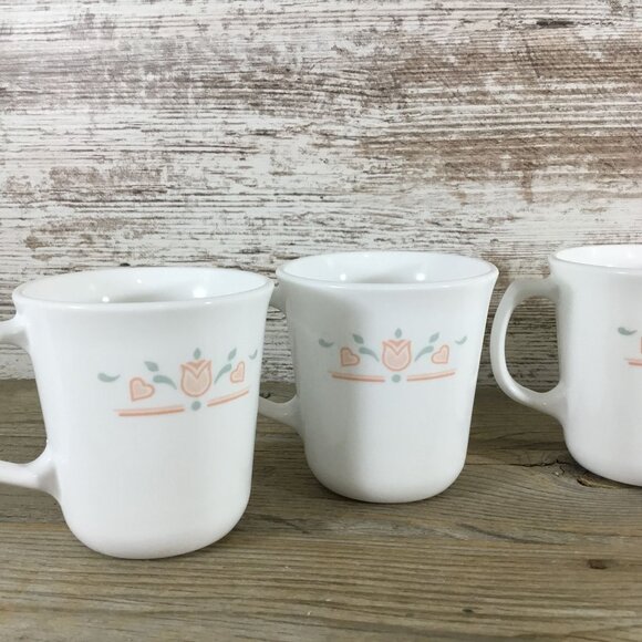 Corelle Dutch Lattice Cups Set of 4 - Tulips and Hearts 3.5" Corning Mugs - Picture 4 of 9